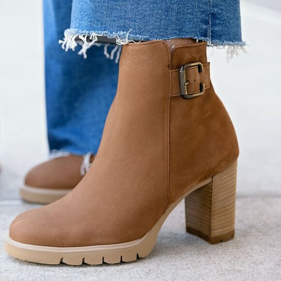 Paul Green Selma Lug Sole Bootie Ankle Boots US 8.5 Buckle Moto Tan Nubuck NEW - Picture 1 of 13